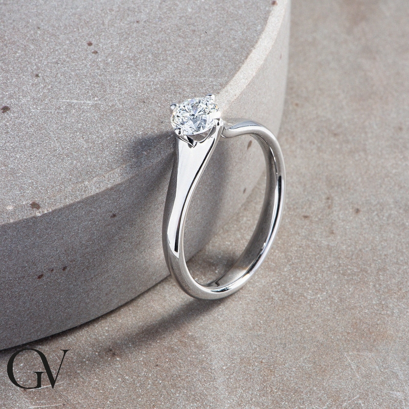 4 claw solitaire ring diamond 0,70 ct white gold 18k