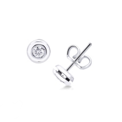 Diamond stud earrings in 18k white gold