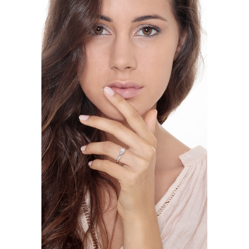 White gold 18k 4 claw solitaire 0,40 ct diamond ring  White gold 18k 4 claw solitaire 0,40 ct diamond ring