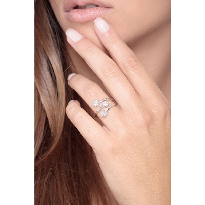 White gold 18k trilogy type ring with diamonds 