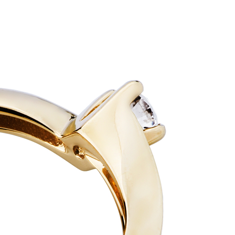 750 yellow gold solitaire ring with central diamond 750 yellow gold solitaire ring with central diamond