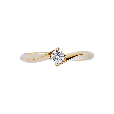 750 yellow gold solitaire ring with central diamond