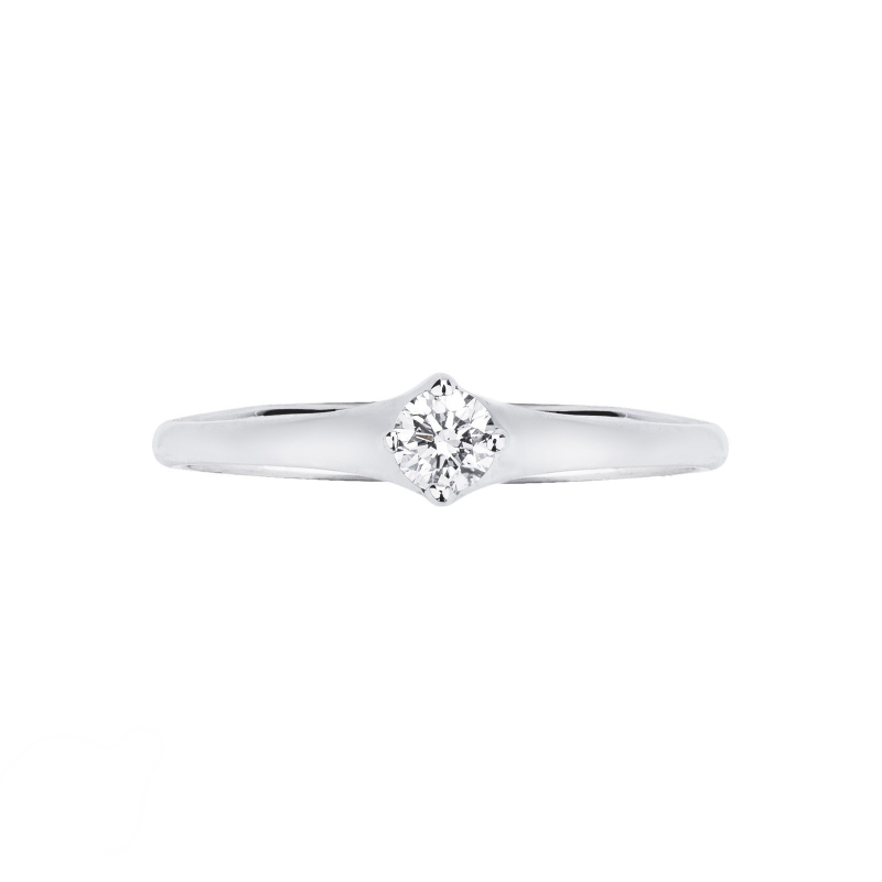 White gold 18k solitaire rhombus diamond ring 0,15 ct White gold 18k solitaire rhombus diamond ring 0,15 ct
