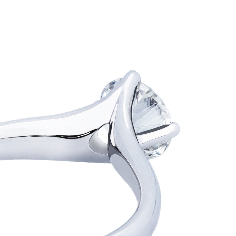 1 Carat Solitaire Diamond Ring in 18kt White Gold with Rhombus Griffe Setting 1 Carat Solitaire Diamond Ring in 18kt White Gold with Rhombus Griffe Setting