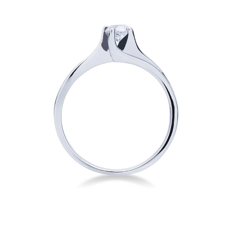 750 white gold 4 claw solitaire ring with a 0,30ct diamond
