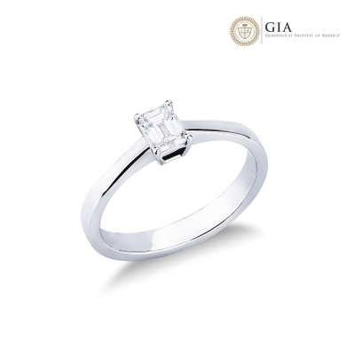 Engagement ring with a diamonds emerald cut 0.50 ct GIA in white gold 18k