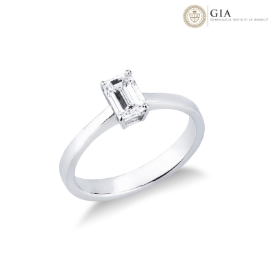 Ring with diamond emerald cut 0.70 ct GIA in white gold 18k 