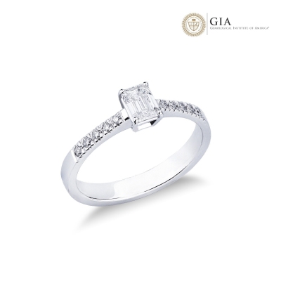 Ring with diamond emerald cut 0.50 ct GIA in 18k white gold