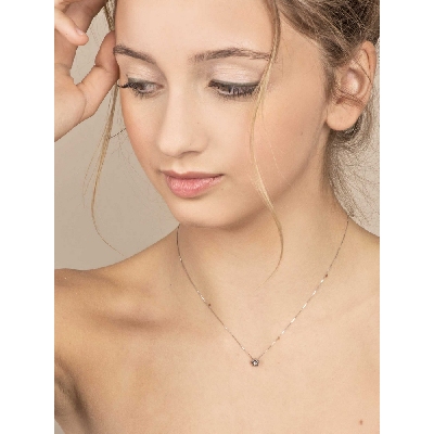 18k white gold necklace with star pendant and diamond