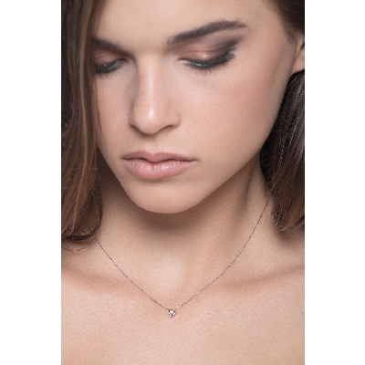 18k white gold solitaire necklace with rhombus daw and diamond