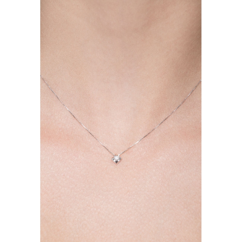 18k white gold solitaire necklace with rhombus daw and diamond