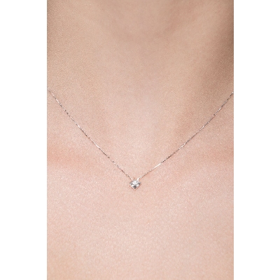 18k white gold solitaire necklace with rhombus daw and diamond