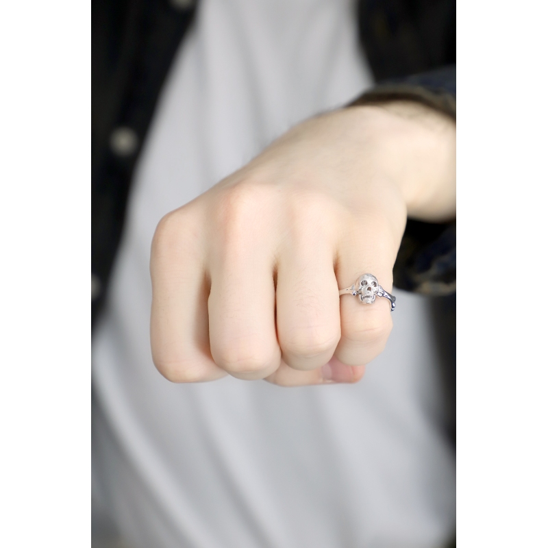 750 white gold skull diamonds ring 750 white gold skull diamonds ring