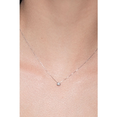 18k white gold big solitaire necklace with diamond