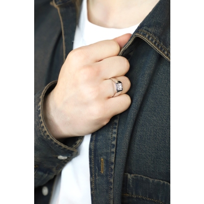 Solitaire man ring in white gold 18k with diamond