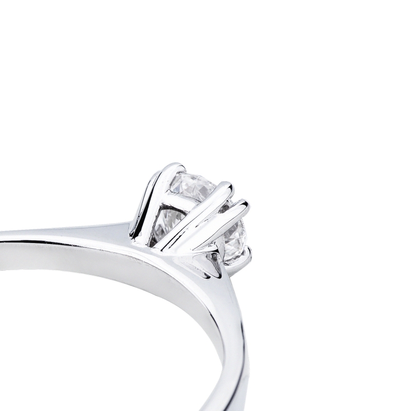 18k white gold solitaire ring with diamond 0,40 ct 18k white gold solitaire ring with diamond 0,40 ct