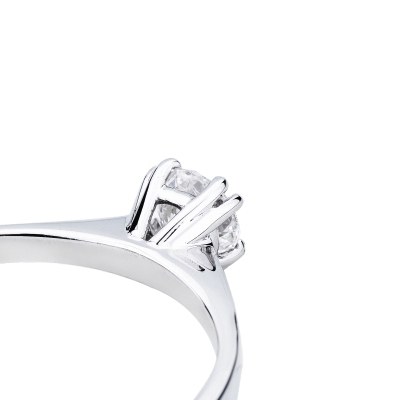 18k white gold solitaire ring with diamond 0,40 ct