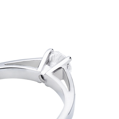 White gold 750 solitaire ring with 0.40 ct diamond