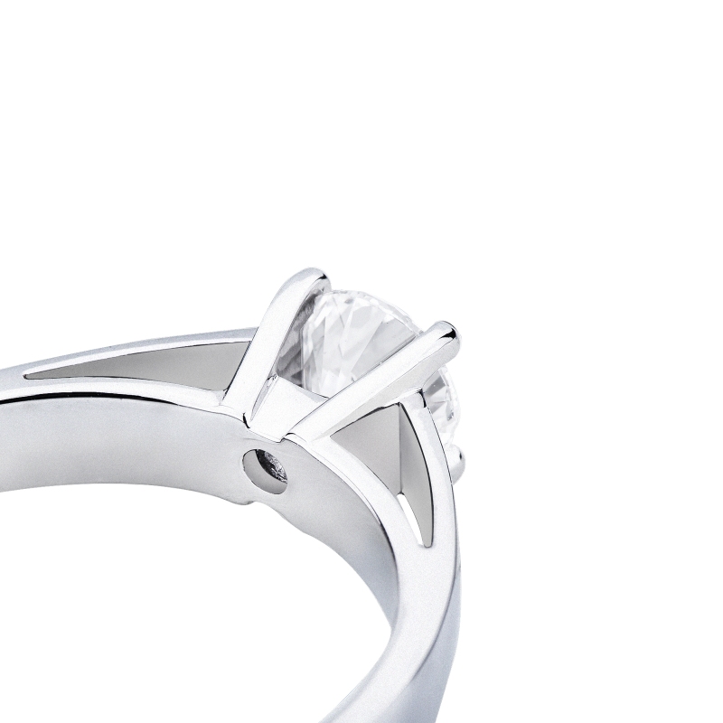18k white gold solitaire ring with diamond 0.70 ct