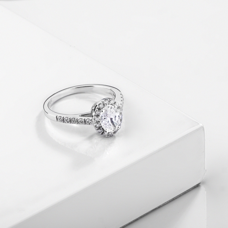 Solitaire ring with diamond oval cut 1.00ct GIA in white gold 18k Solitaire ring with diamond oval cut 1.00ct GIA in white gold 18k