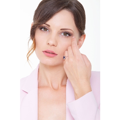 Halo ring white gold 18k with a central blue sapphire and diamonds 