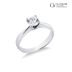 4 claw white gold 18k solitaire ring with a 0,90 ct diamond