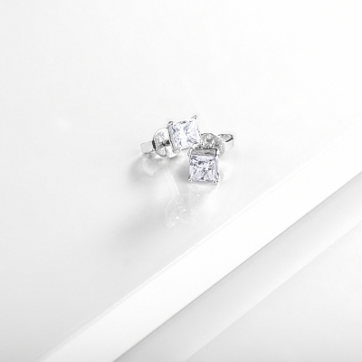 18k white gold GIA diamond studs