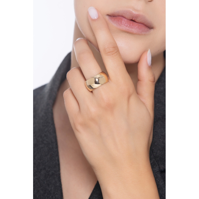 Band ring in 18k yellow gold Band ring in 18k yellow gold