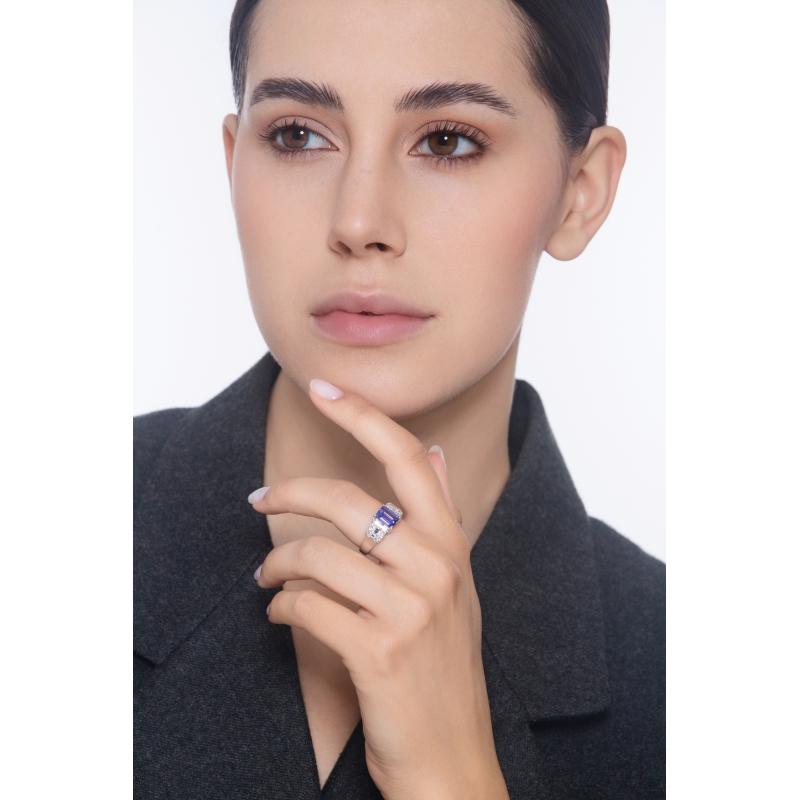 18k white gold tanzanite and diamonds ring