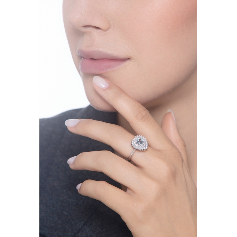 Aquamarine and diamonds ring in white gold 750