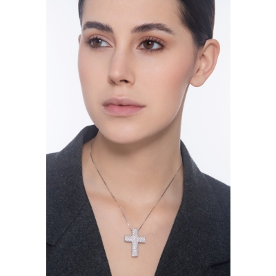 18k white gold necklace with cross pendant in diamonds