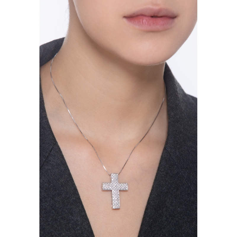 18k white gold necklace with cross pendant in diamonds