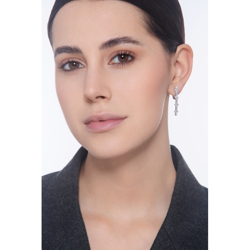 18k white gold diamond drop earrings