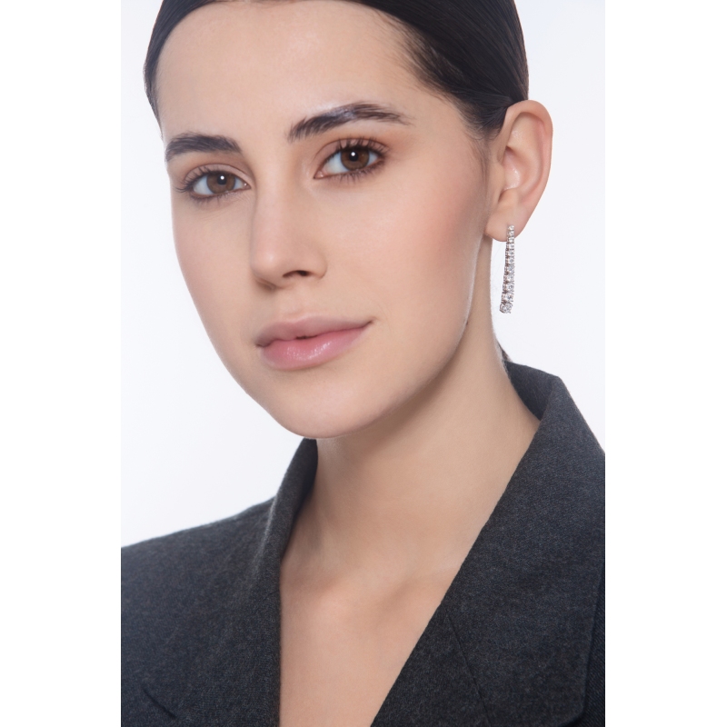 750 white gold tennis earrings