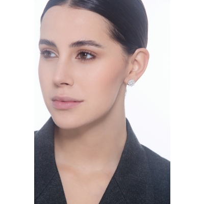 Diamond flower earrings in white gold 18k