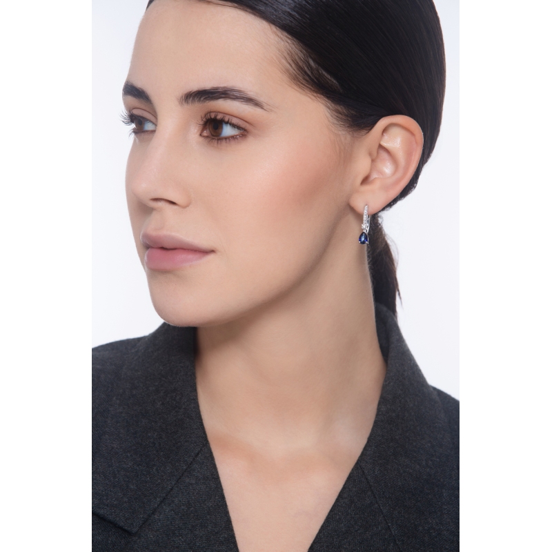 Blue sapphires and diamonds earrings 