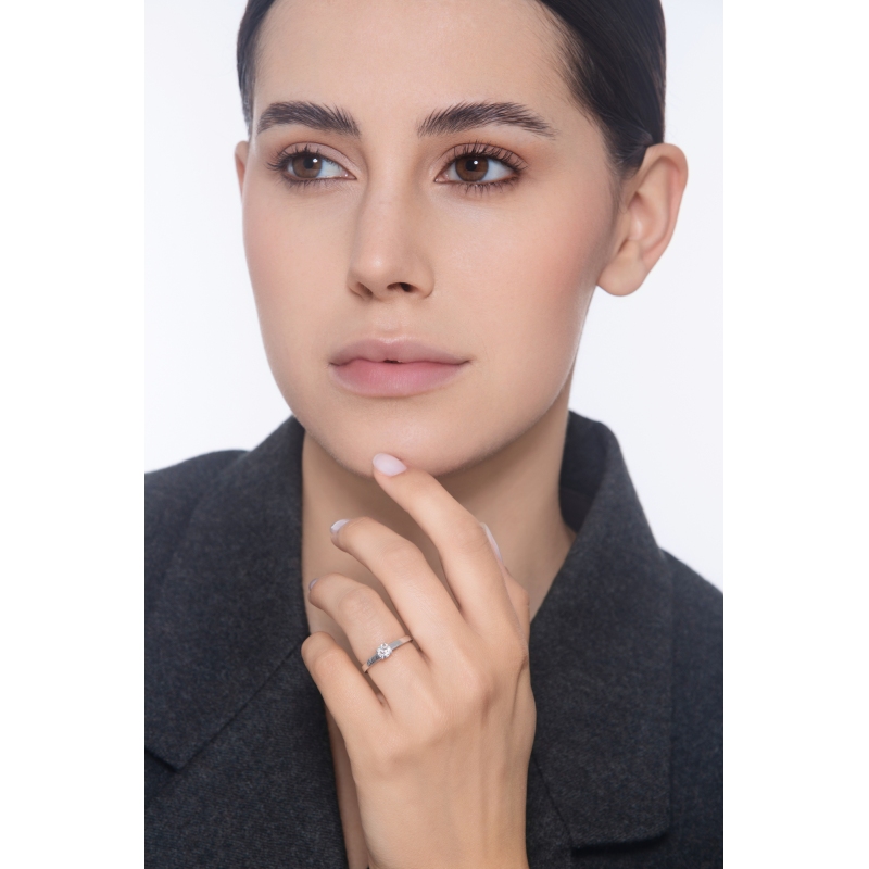 White gold 750 solitaire ring with 0.40 ct diamond