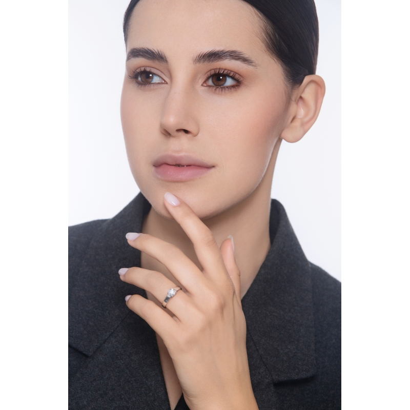 18k white gold solitaire ring with diamond 0.70 ct