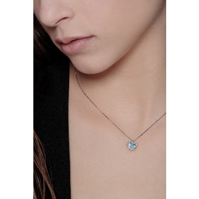 Necklace with pendant, central heart cut aquamarine and crowned by diamonds