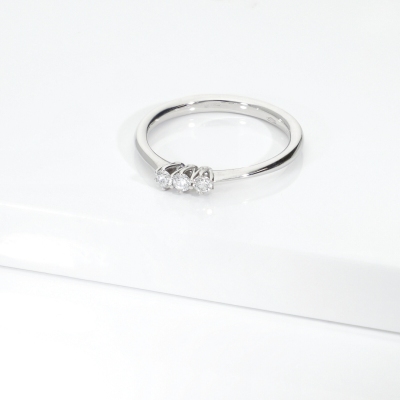 18k white gold trilogy ring with diamonds