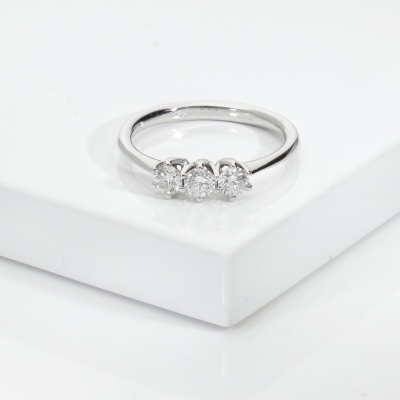 Diamond ring trilogy in white gold 18k