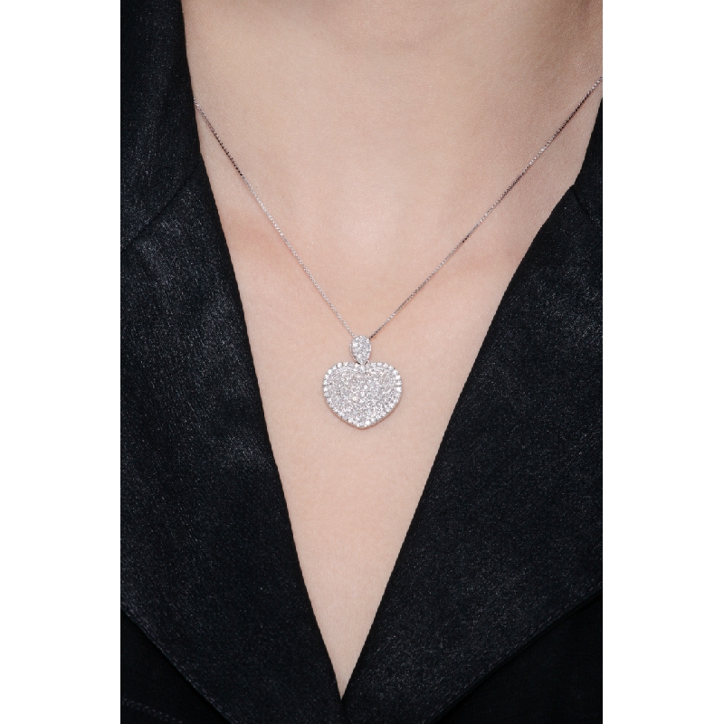 Rounded heart pendant with round cut diamonds Rounded heart pendant with round cut diamonds