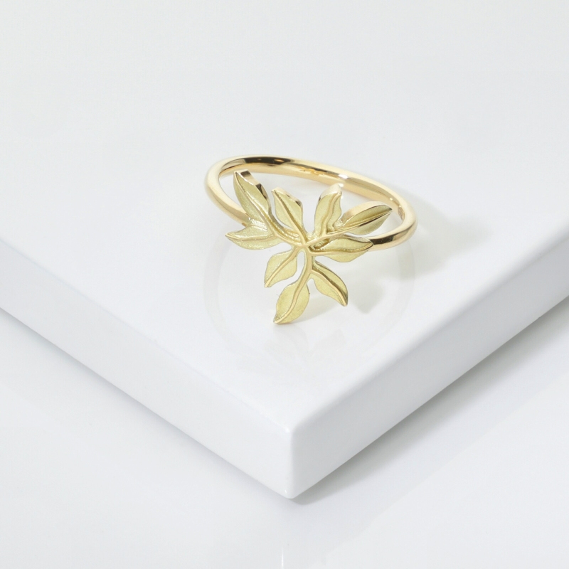 Leaf ring in yellow gold 18k