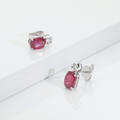 Earrings in 18k white gold with rubies and diamonds 