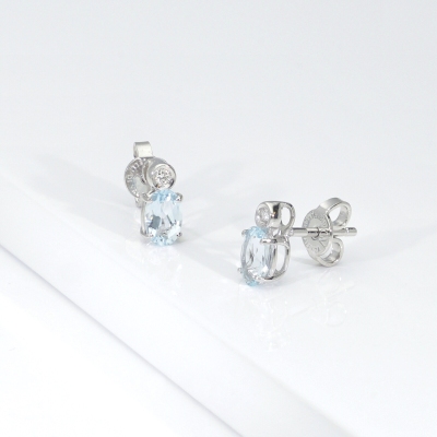 Stud earrings in white gold 18k with aquamarines and diamonds