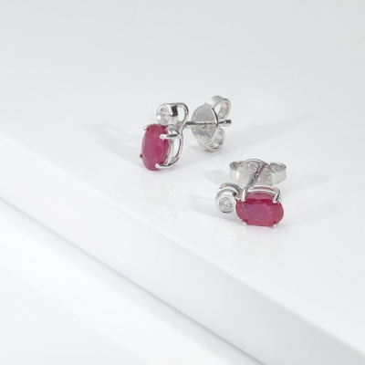 Stud earrings in white gold 750 with oval rubies and diamonds