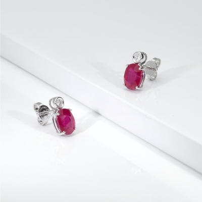 White gold 18k stud earrings with oval rubies and diamonds