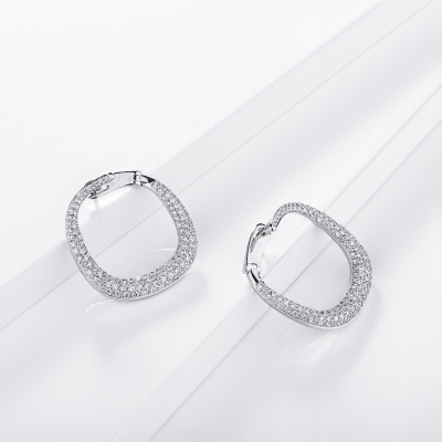 18k white gold design diamond earrings