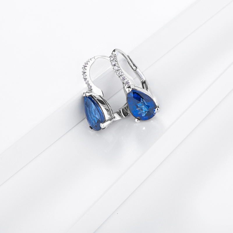 Diamond and blue sapphires pear cut earrings in white gold 18k