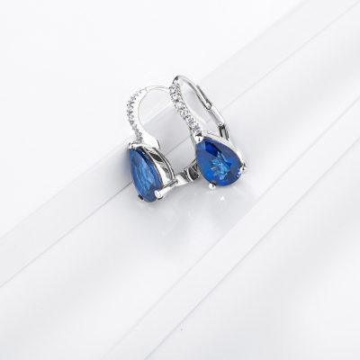 Diamond and blue sapphires pear cut earrings in white gold 18k